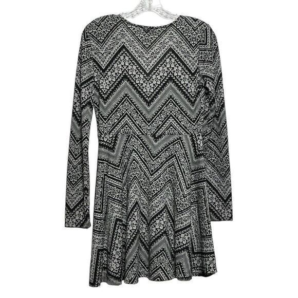 PRINCE & FOX Wrap Style V-Neck Empire Long Sleeve Pull‎ Over Dress Size M - Picture 2 of 6